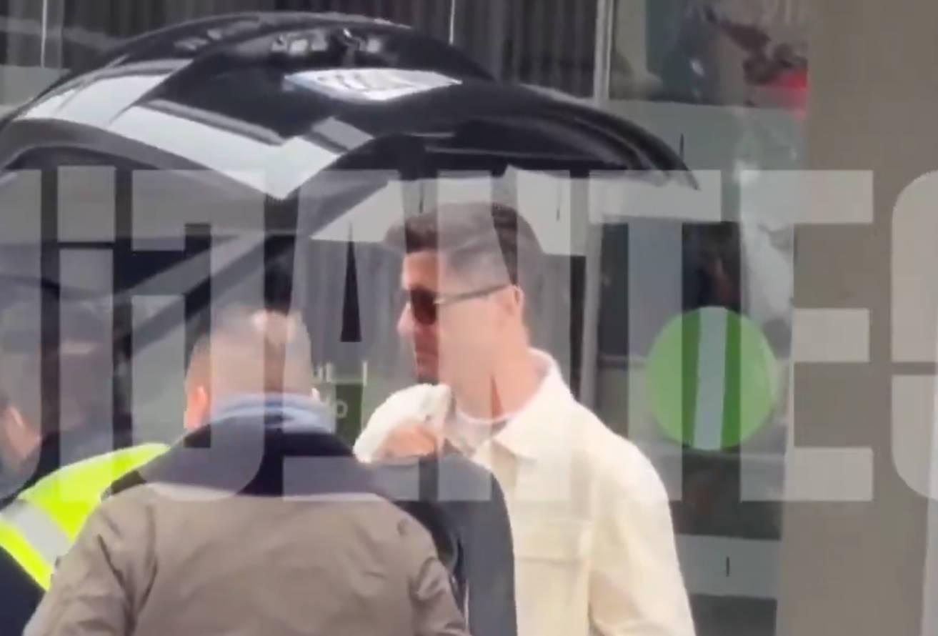 世界杯客户端安装包-西媒：莱万已返回巴塞罗那，他已经收到了俱乐部的续约报价