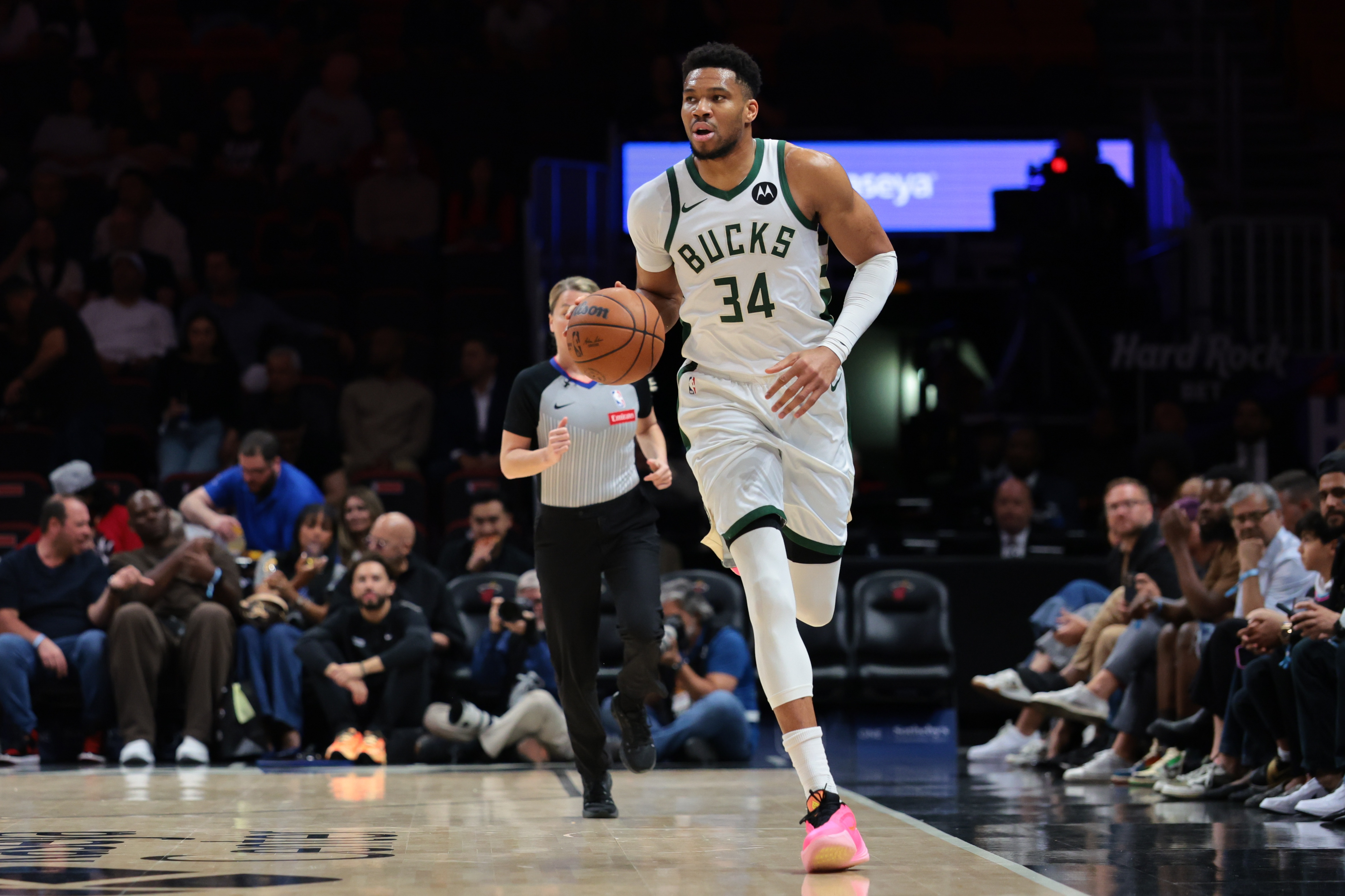 世界杯客户端安装包-德隆：希望字母哥能来爵士 我们可是有很多的选秀权